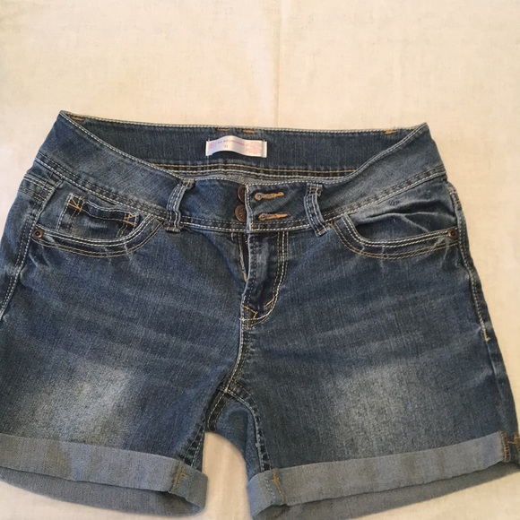 no boundaries jean shorts